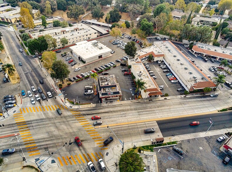 More Photos Of 22916 Lyons Ave, Santa Clarita Storefront Retail Office For Lease