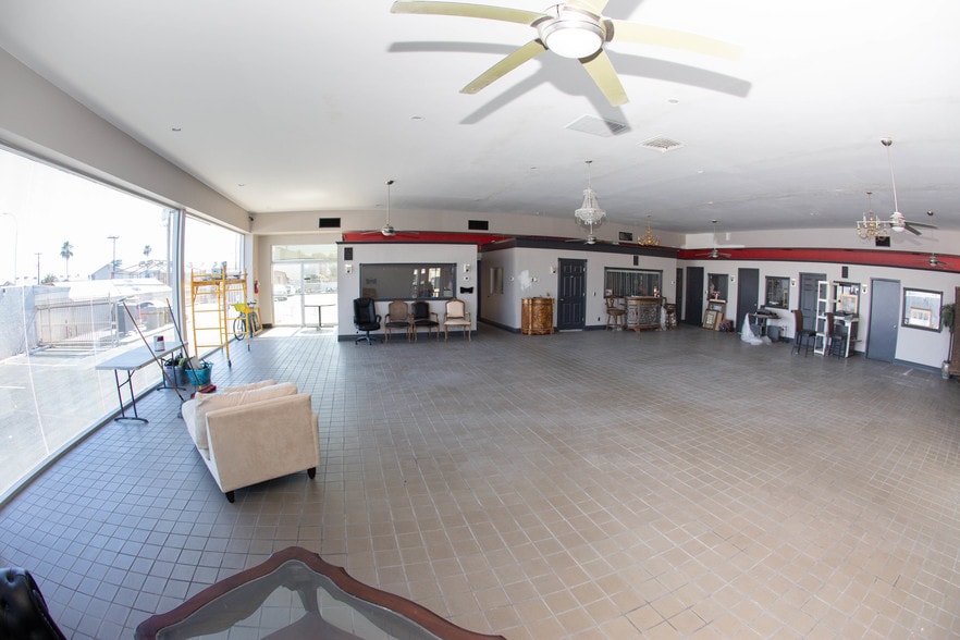 More Photos Of 2650 N Scottsdale Rd, Tempe Auto Dealership For Sale