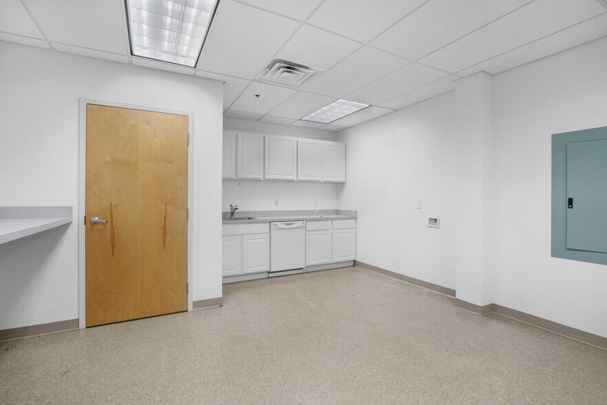 More Photos Of 46650 Corporate Dr, Lexington Park Office For Sale