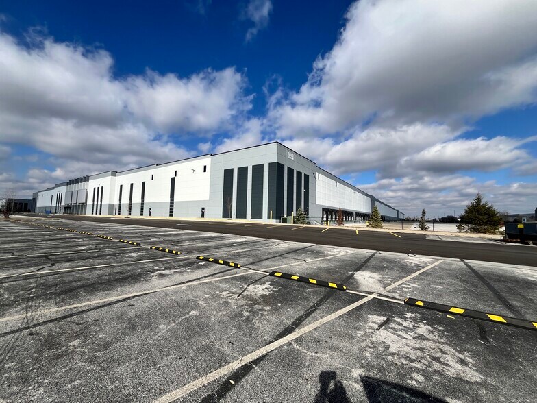 More Photos Of 9590 Allpoints Pky, Plainfield Distribution For Lease