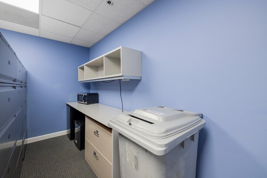 More Photos Of 10 Cedar St, Woburn Office For Sale