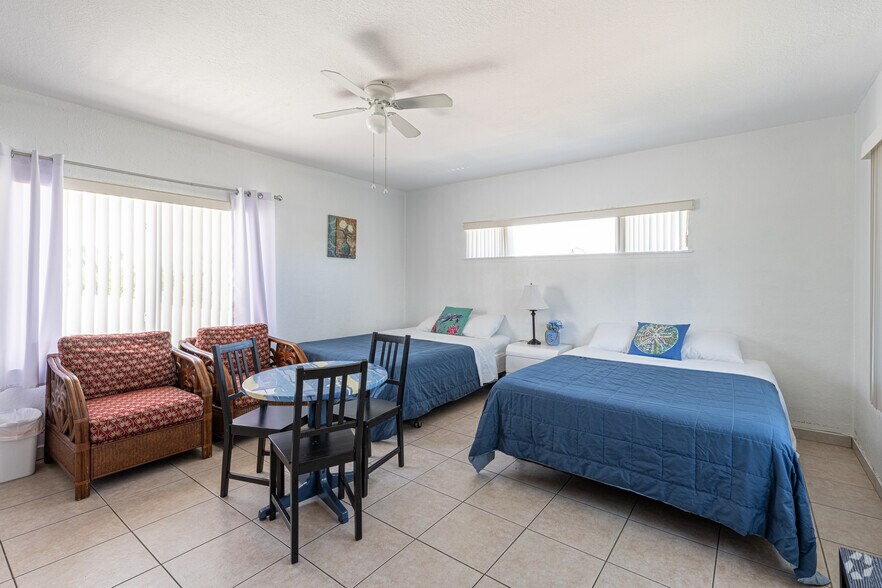 More Photos Of 326 Coolidge St, Hollywood Hotel For Sale