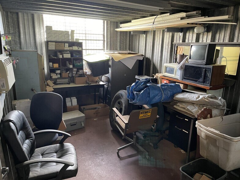 More Photos Of 1425 S Locust St, Centralia Office For Sale