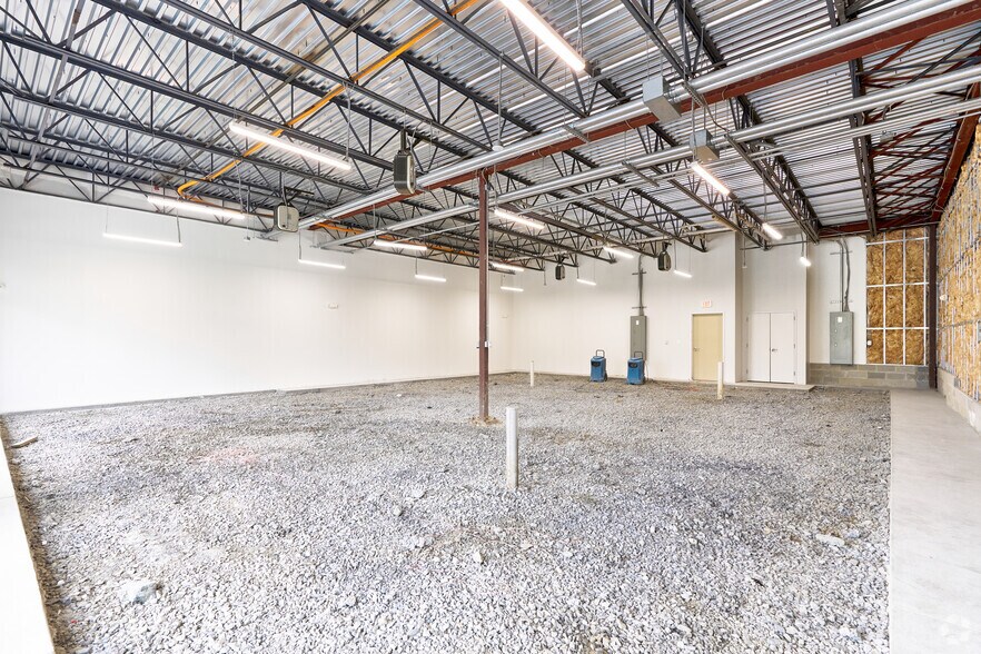 More Photos Of 14119 Travilah Rd, Rockville General Retail For Lease