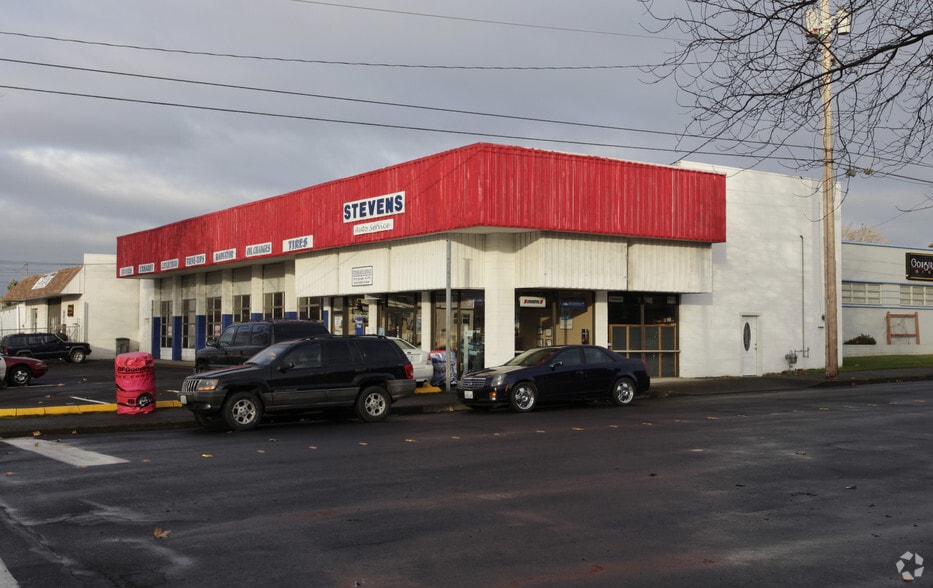 More Photos Of 200 W Mcloughlin Blvd, Vancouver Auto Repair For Sale