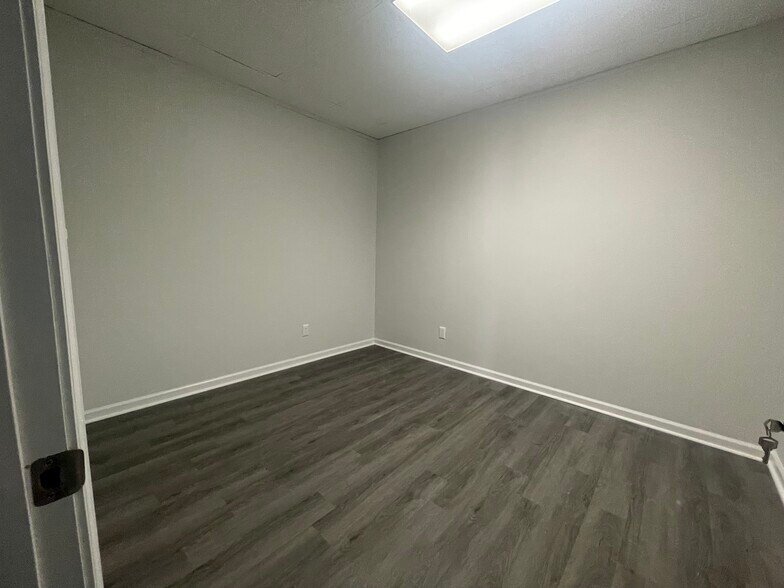 More Photos Of 127 Kingston Dr, Chapel Hill Office For Lease