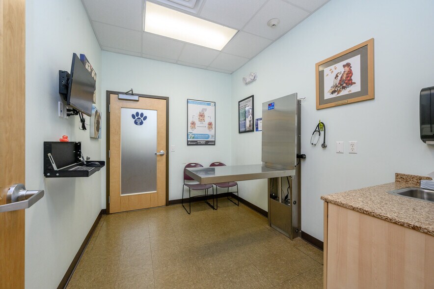 More Photos Of 612 Mount Pleasant Ave, West Orange Veterinarian Kennel For Sale