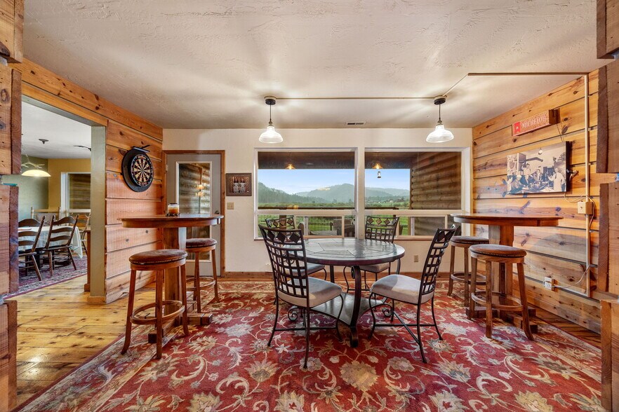 More Photos Of 140 Main St, Greer Specialty For Sale