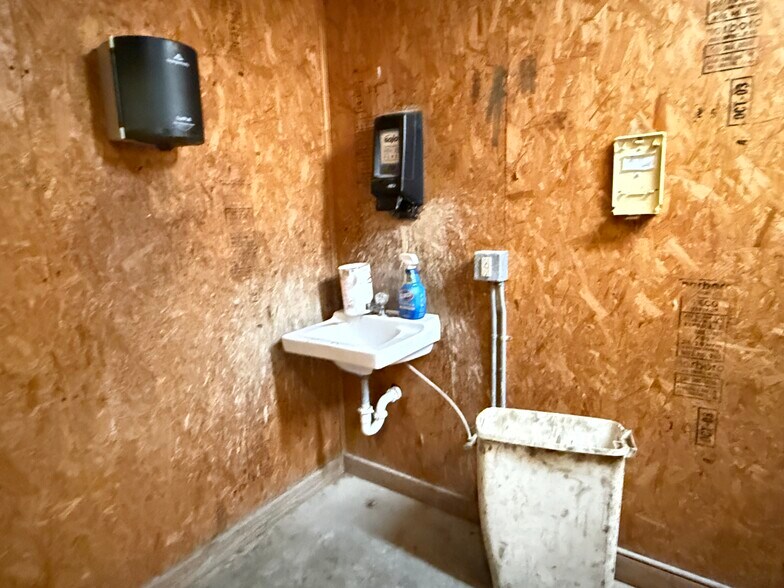 More Photos Of 12525 Old Highway 99, Seminole Warehouse For Sale