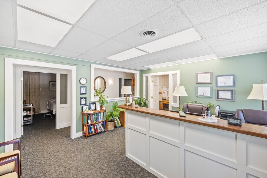 More Photos Of 585 Calef Hwy, Barrington Freestanding For Sale