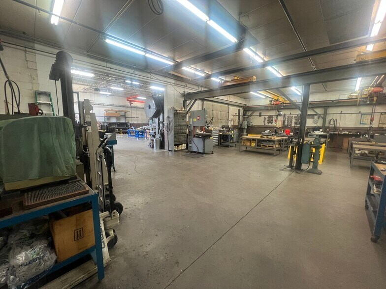 More Photos Of 2161 NE 107th Ln, Blaine Manufacturing For Sale