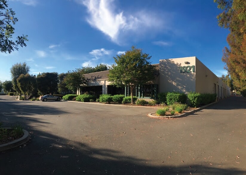 More Photos Of 1921 Carnegie Ave, Santa Ana Industrial For Lease