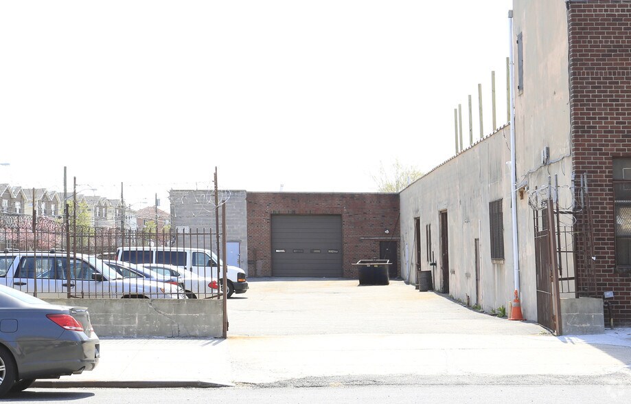 More Photos Of 1838 Adee Ave, Bronx Warehouse For Lease