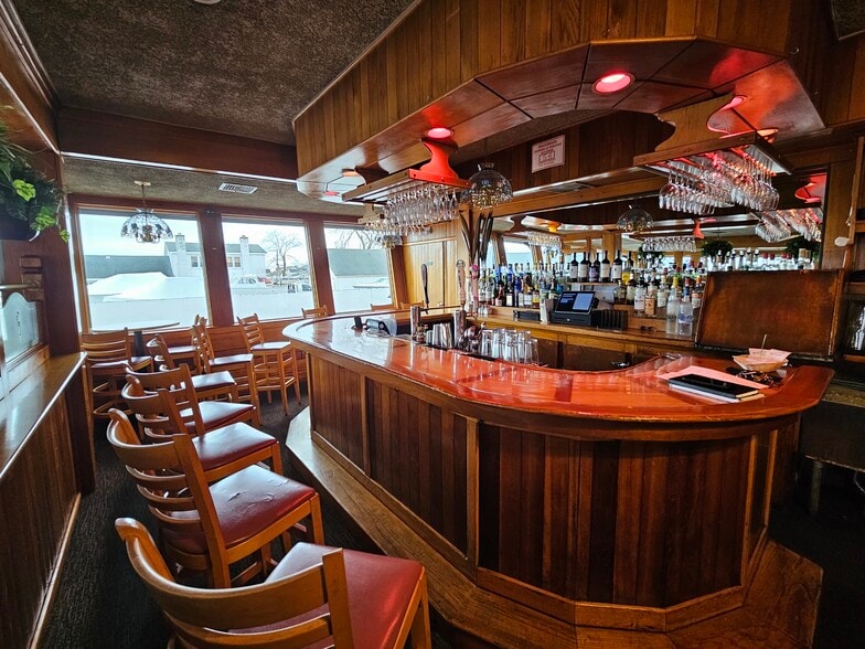 More Photos Of 46 Woodcleft Ave, Freeport Restaurant For Sale