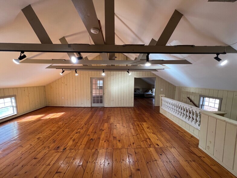 More Photos Of 80 Lafayette Rd, Hampton Falls Freestanding For Sale