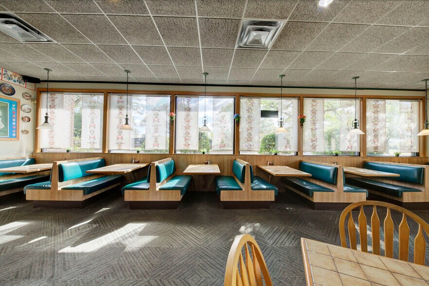 More Photos Of 1744 Biddle Ave, Wyandotte General Retail For Sale
