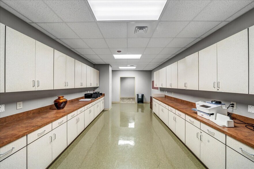 More Photos Of 4885 Riverside Dr, Macon-Bibb Office For Sale