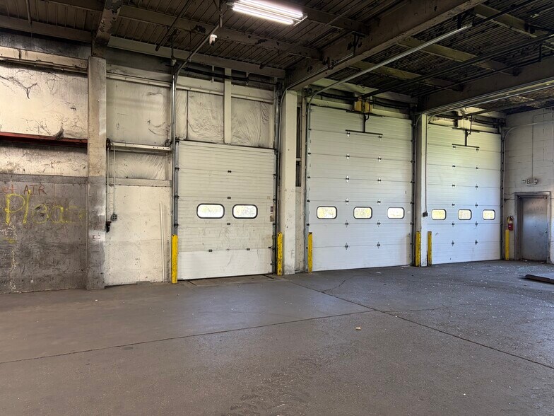 More Photos Of 2505 Thornwood St SW, Wyoming Manufacturing For Sale