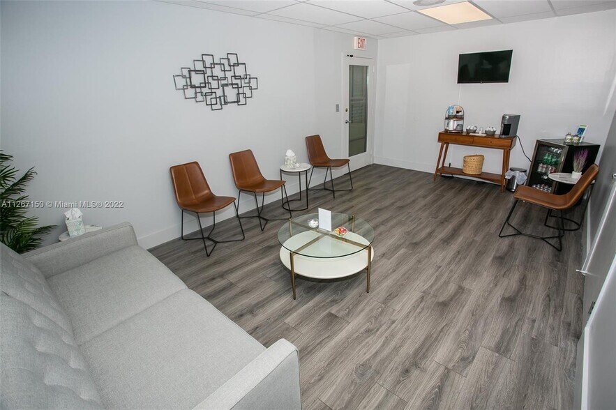 More Photos Of 1380 NE Miami Gardens Dr, North Miami Beach Medical For Lease