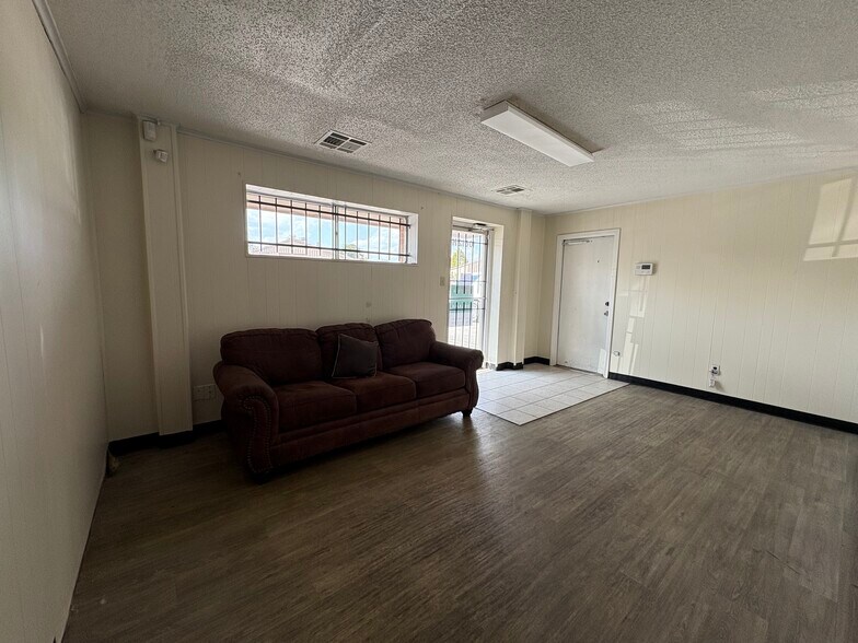 More Photos Of 10612 Hempstead Rd, Houston Unknown For Lease