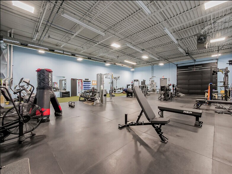 More Photos Of 43000 W 9 Mile Rd, Novi Warehouse For Lease