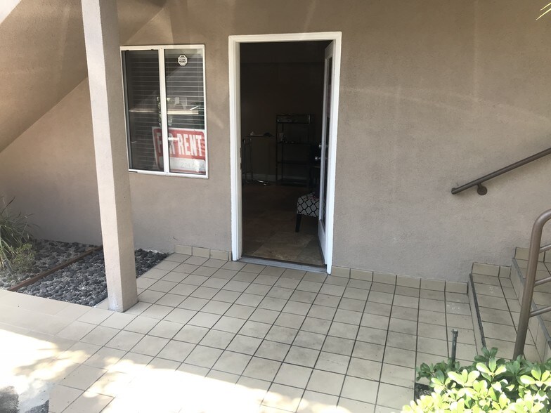 More Photos Of 2333 E Coast Hwy, Corona Del Mar Storefront Retail Office For Lease
