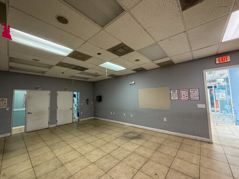 More Photos Of 1813 NE 163rd St, North Miami Beach Freestanding For Lease