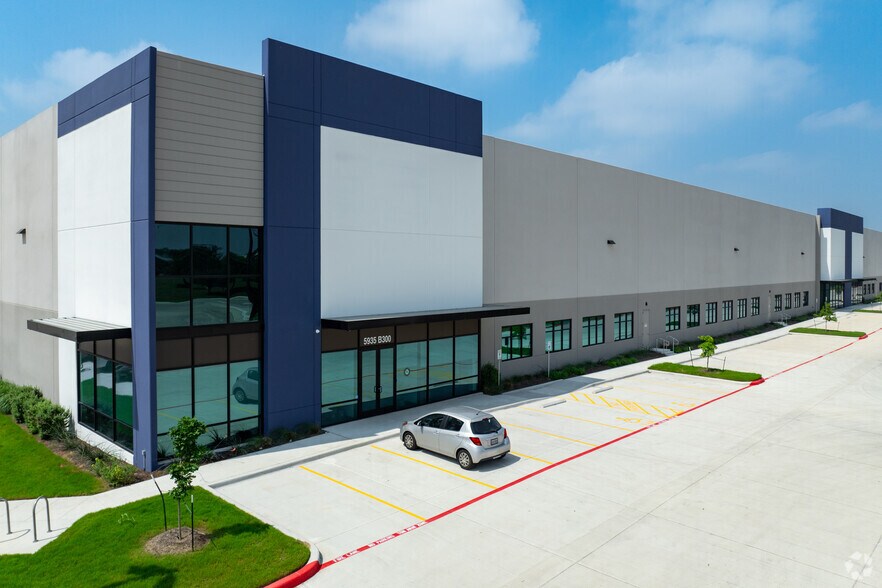 More Photos Of 5935 Eisenhauer Rd, San Antonio Warehouse For Lease