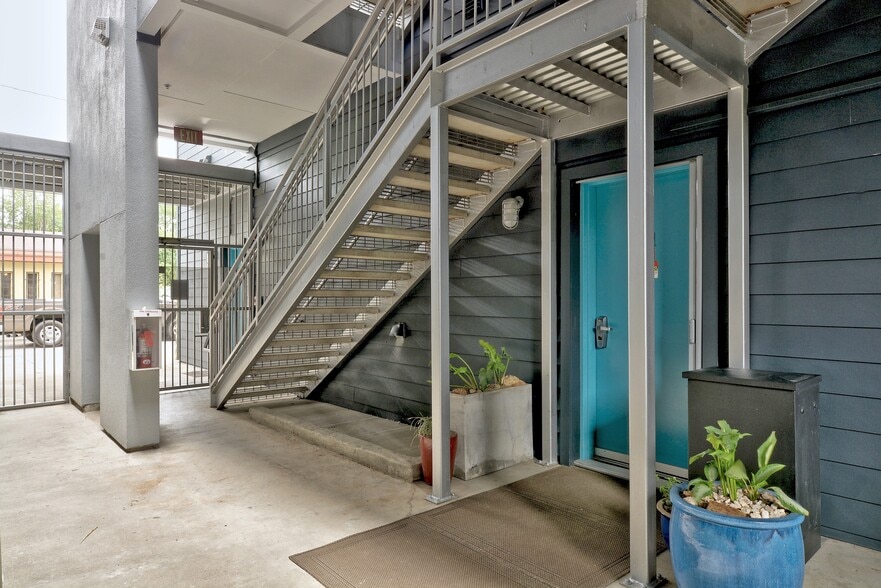 More Photos Of 2931 E 12th St, Austin Apartments For Sale