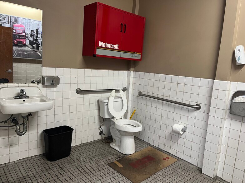 More Photos Of 2132 Dwight Way, Berkeley Auto Repair For Sale