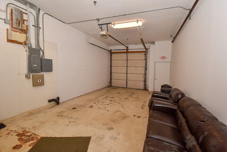 More Photos Of 400 Chapel Rd, South Windsor Light Manufacturing For Sale