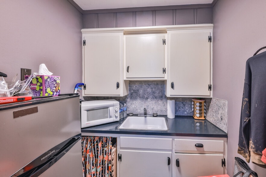 More Photos Of 126 N Wilson St, Dresden General Retail For Sale