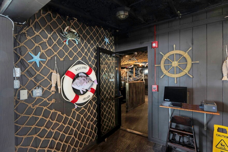 More Photos Of 2901 Tyrone Blvd, Saint Petersburg Restaurant For Sale