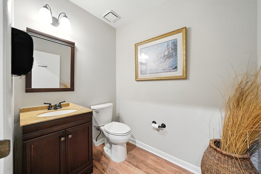 More Photos Of 11285 Elkins Rd, Roswell Office Residential For Sale