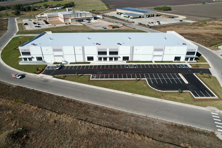 More Photos Of 2605 Dewitt St, Lockhart Distribution For Lease