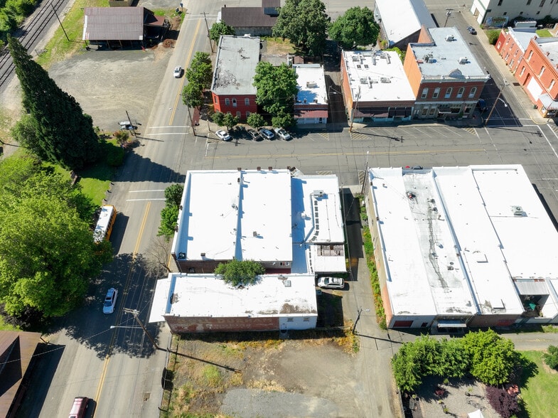 More Photos Of 110 Locust St, Oakland Storefront For Sale