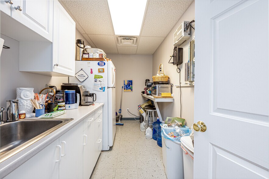 More Photos Of 5 Durham Rd, Guilford Medical For Sale