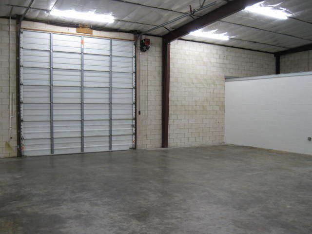 More Photos Of 11907-11909 Windfern Rd, Houston Warehouse For Lease