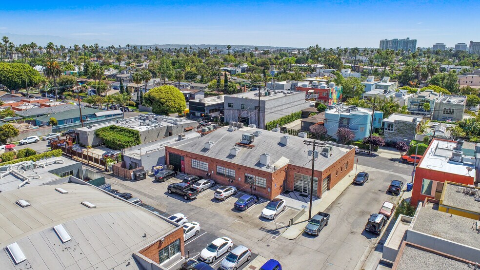 More Photos Of 523 Victoria Ave, Venice Loft Creative Space For Lease
