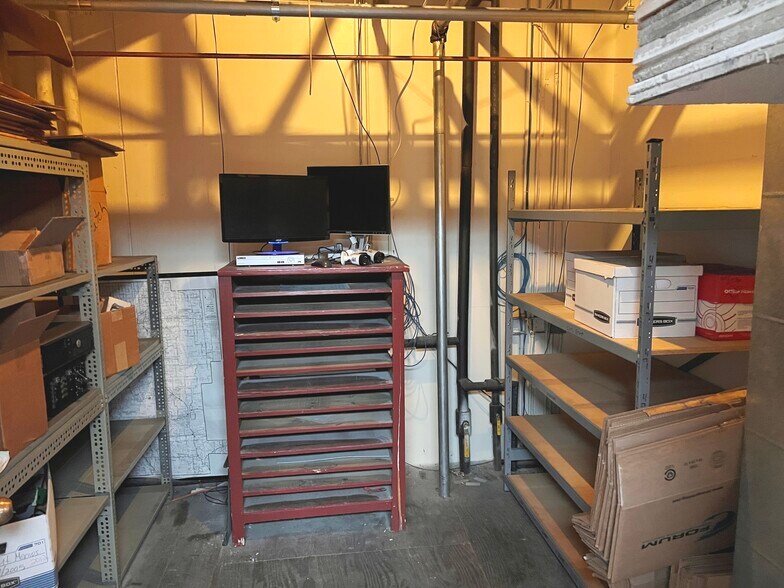 More Photos Of 506 James St, Brainerd Warehouse For Lease