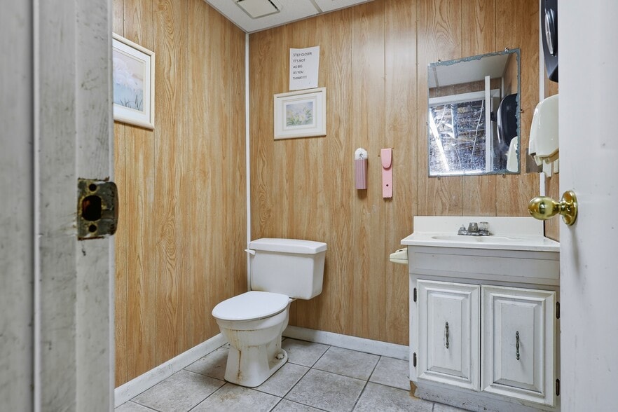 More Photos Of 1512 Cassat Ave, Jacksonville Freestanding For Sale