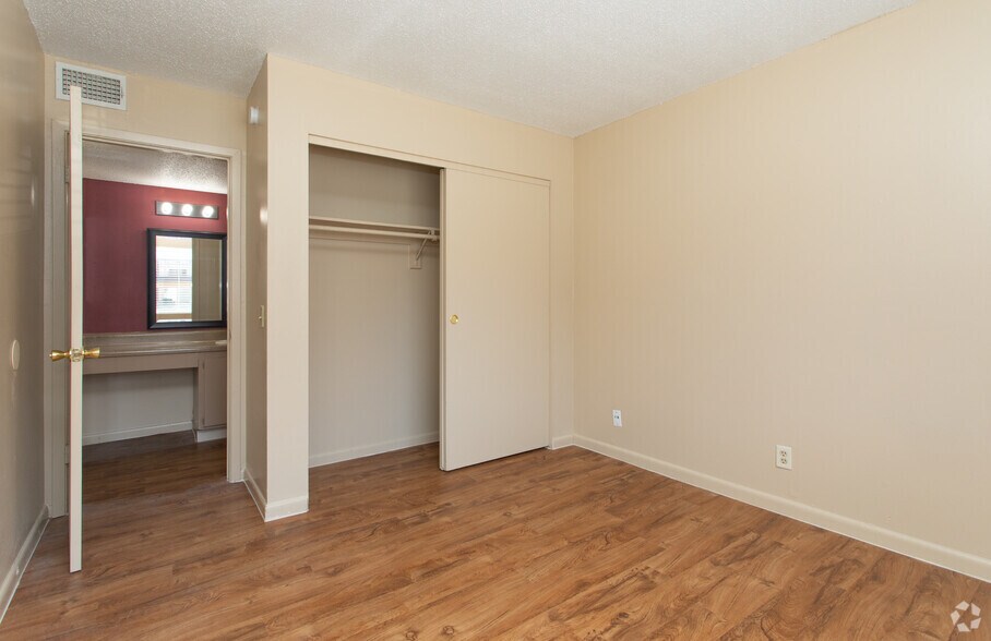 More Photos Of 5050 Fredericksburg Rd, San Antonio Apartments For Sale