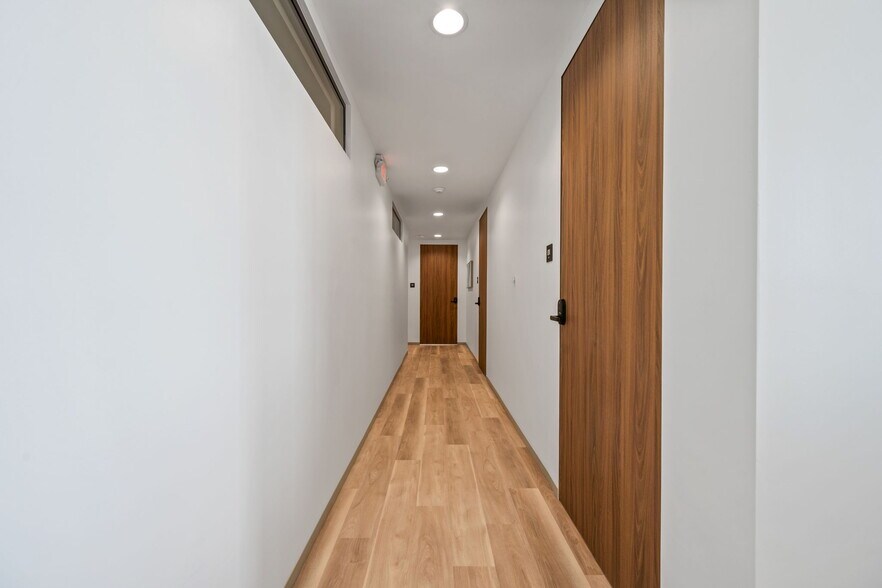 More Photos Of 6909 Grand Blvd, Houston Medical For Lease