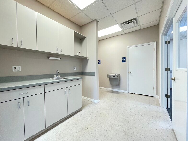 More Photos Of 4961 NW 8th Ave, Gainesville Loft Creative Space For Lease