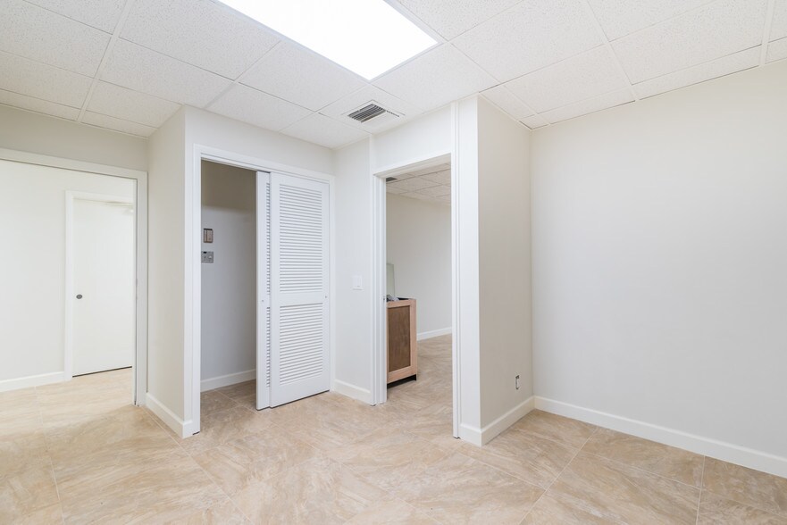 More Photos Of 3035 E Commercial Blvd, Fort Lauderdale Medical For Sale