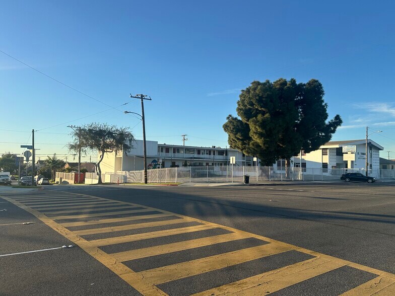 More Photos Of 10963 S Western Ave, Los Angeles Religious Facility For Lease