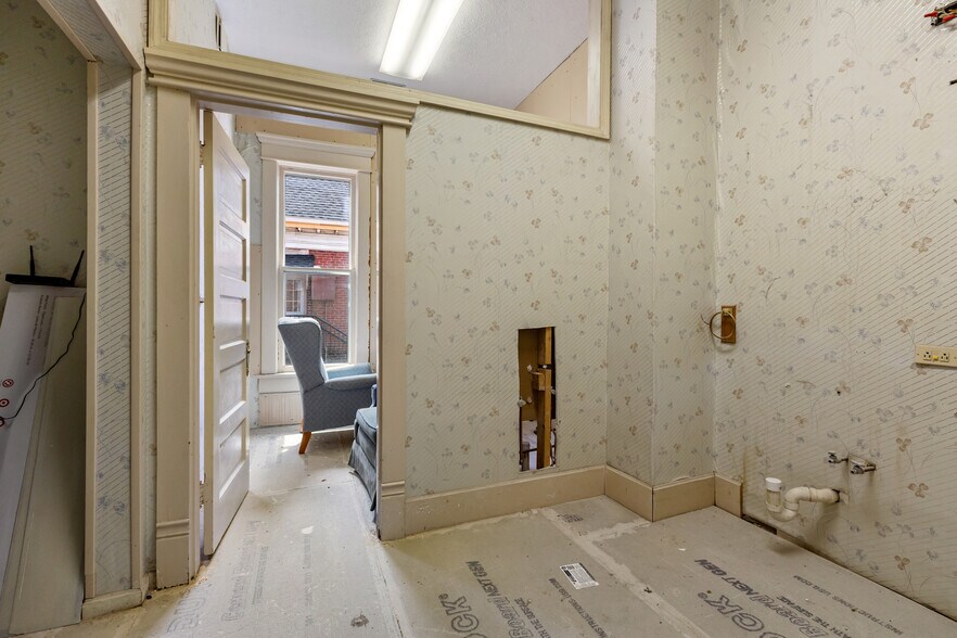 More Photos Of 1542 Frederica St, Owensboro Office Residential For Sale