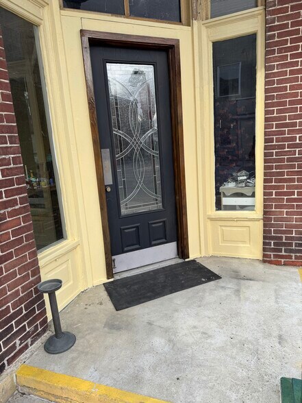 More Photos Of 2-4-6-8-10 West High Street, Redkey General Retail For Sale