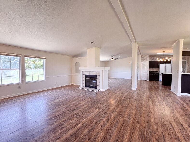More Photos Of 501 County Road 248, Georgetown Flex For Lease