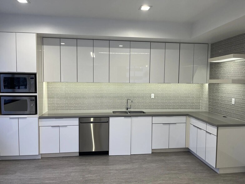 More Photos Of 14261 Commerce Way, Miami Lakes Office For Lease